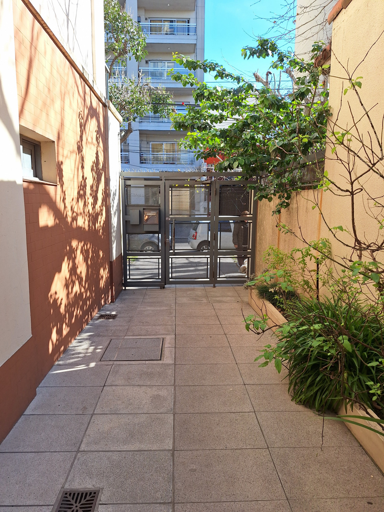 Alquiler.  Depto 2 ambientes . Villa ballester